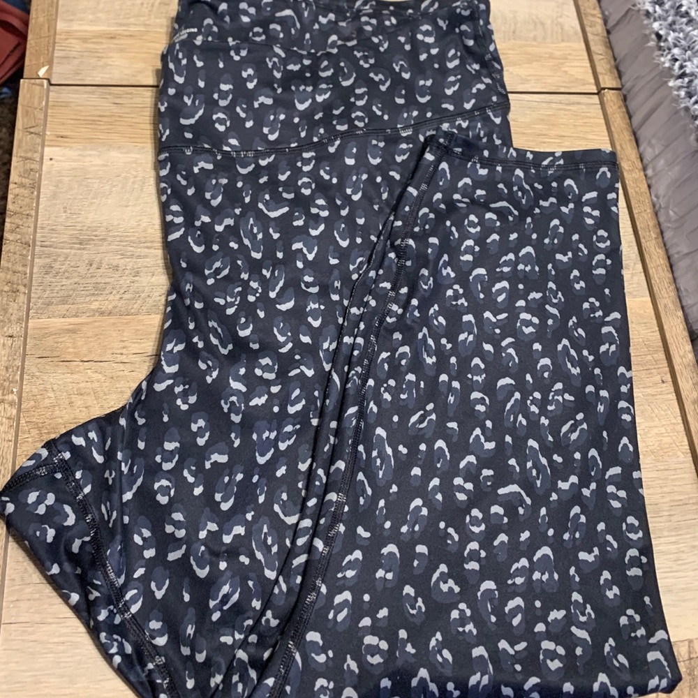 NWOT Old Navy Active Leggings in Cheetah Print